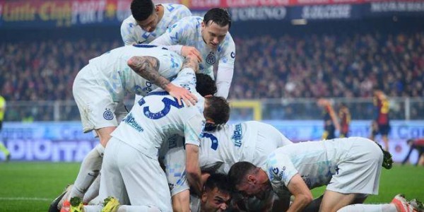 意甲第1易主！劳塔罗传射比肩三大神锋，国米2-1热那亚破魔咒登顶