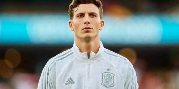 防线补强锁定目标！巴萨紧盯维拉后卫保·托雷斯，球员愿听报价盼重返西甲