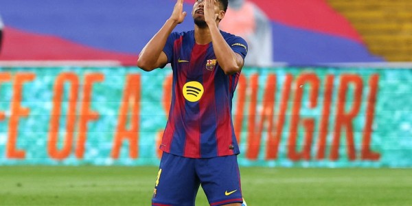 西甲-阿劳霍当中锋读秒绝杀 佩德里破门巴萨2-1赫罗纳