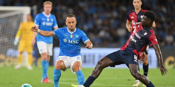 95分钟绝杀！孔蒂激情庆祝，主场沸腾！那不勒斯惊险领跑意甲