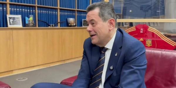 C罗更强？梅西被高估？龙赛罗的言论反映了C罗的一大悲哀